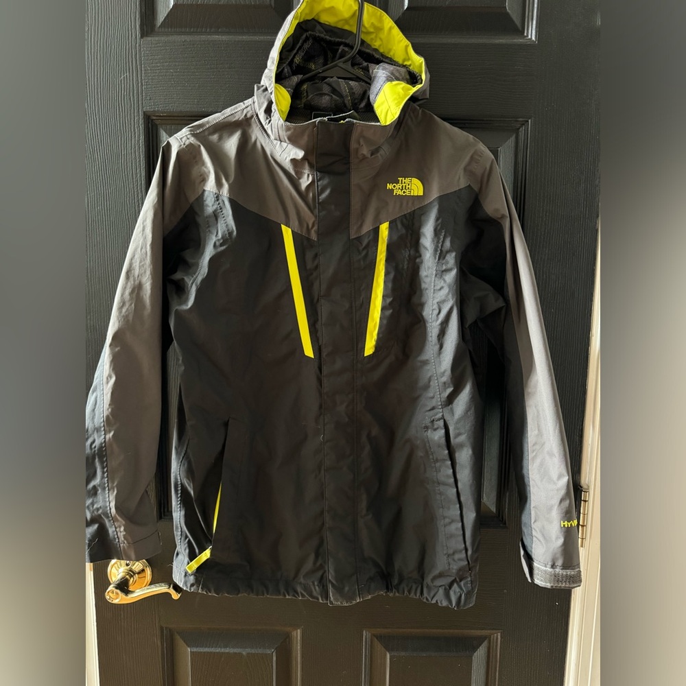 Boys Sz Large (14-16) The North Face rain jacket